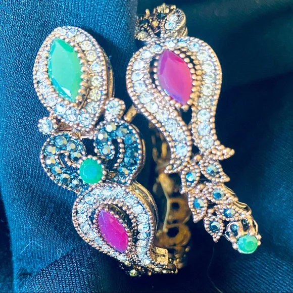 BOHEMIAN GORGEOUS ANTIQUE GOLD BRACELET with Green & Red Beautiful Stones - Picture 6 of 13